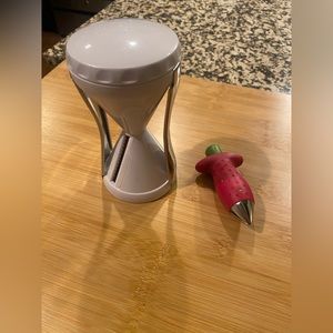 Veggetti and strawberry corer